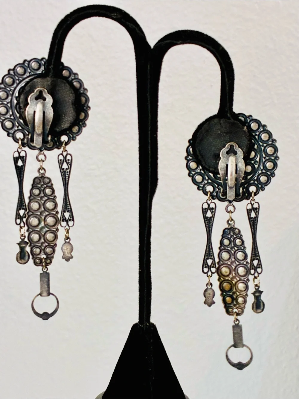 Antique Silver-Tone Art Deco Revival Dark Swarovski Dangle Clip Earrings 90s EUC